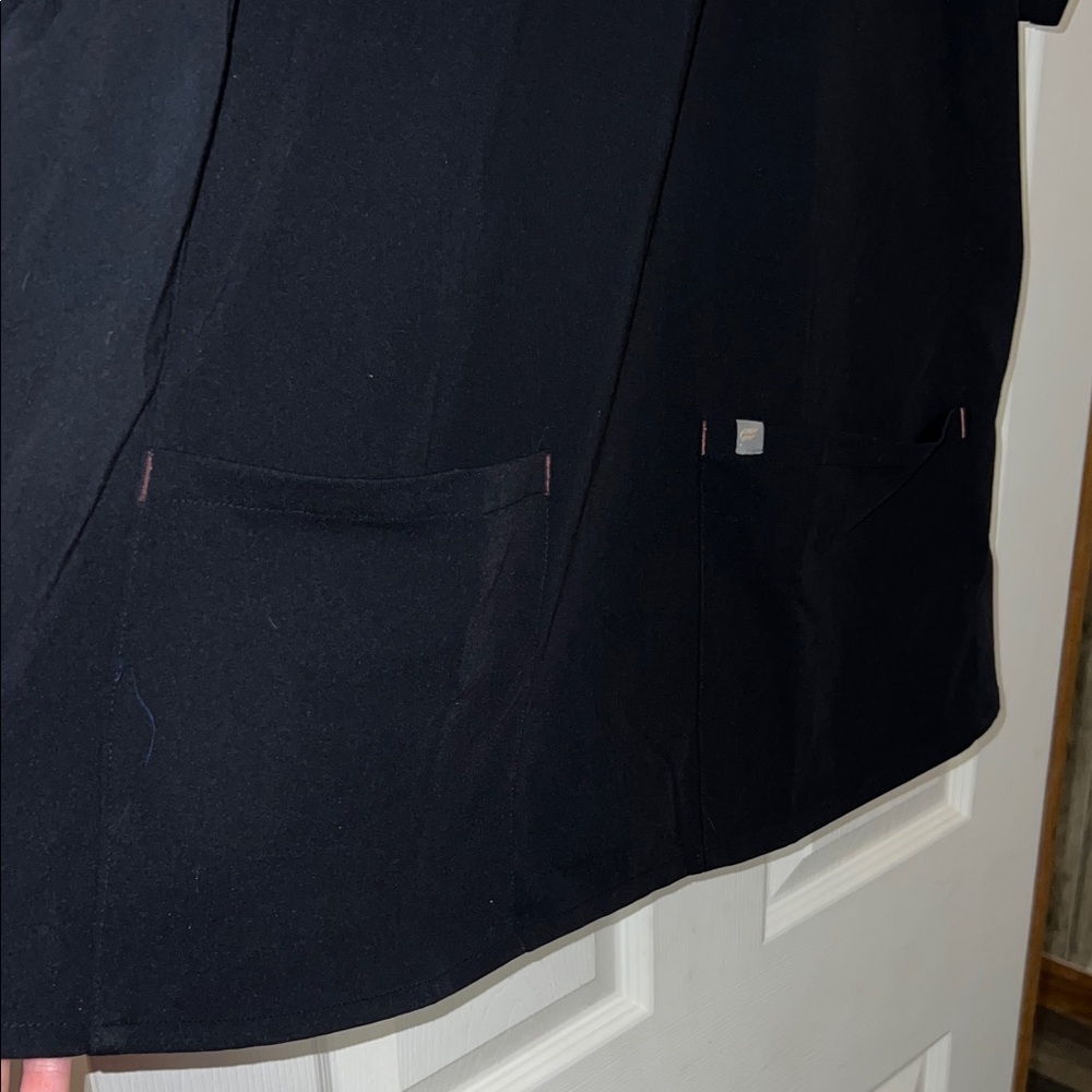 Fabletics Method 2-Pocket Scrub Top - Picture 2 of 6